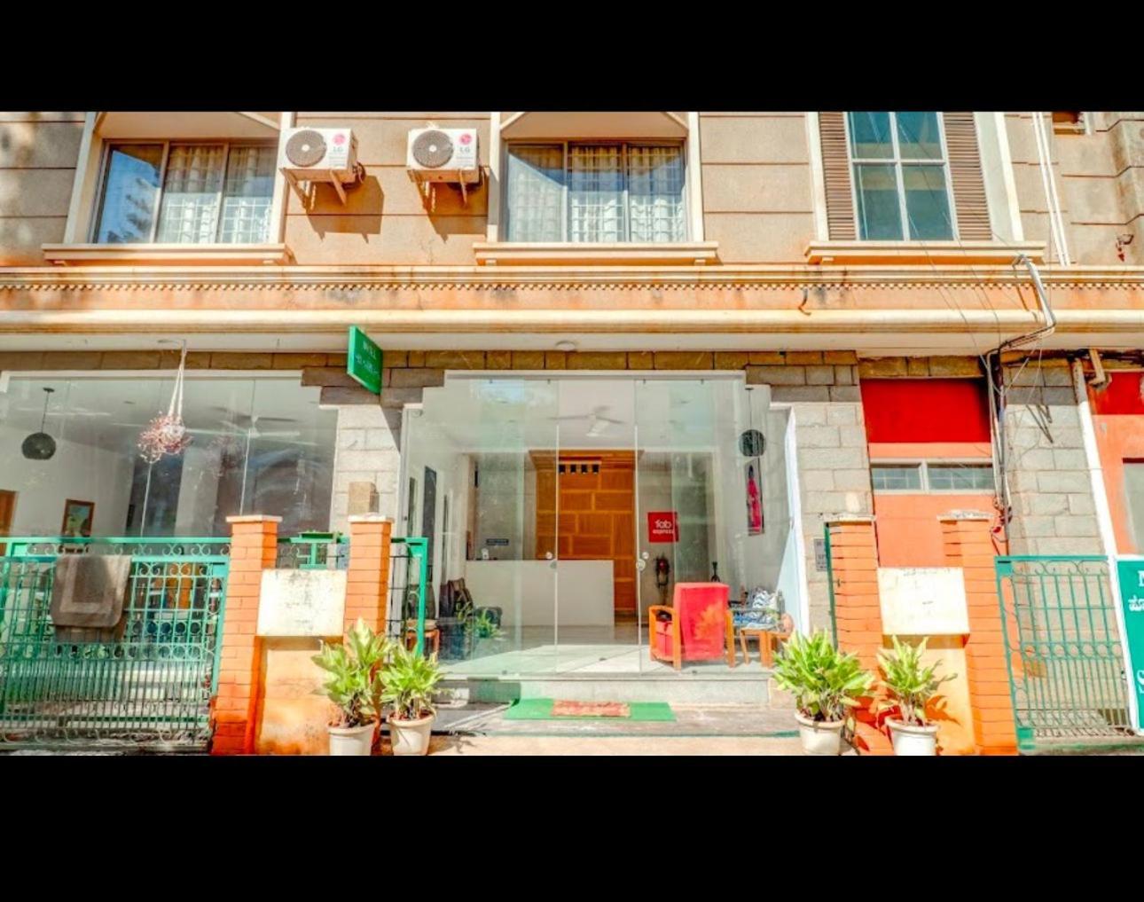 Hotel Sri Sathya Sai Bengaluru Kültér fotó