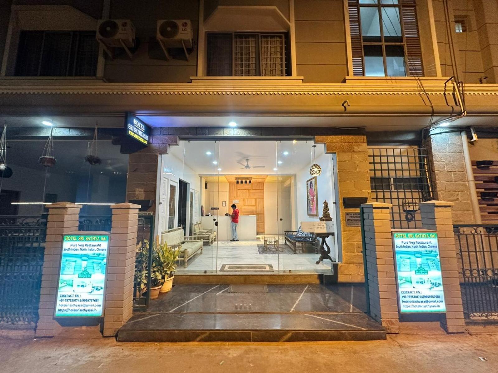 Hotel Sri Sathya Sai Bengaluru Kültér fotó